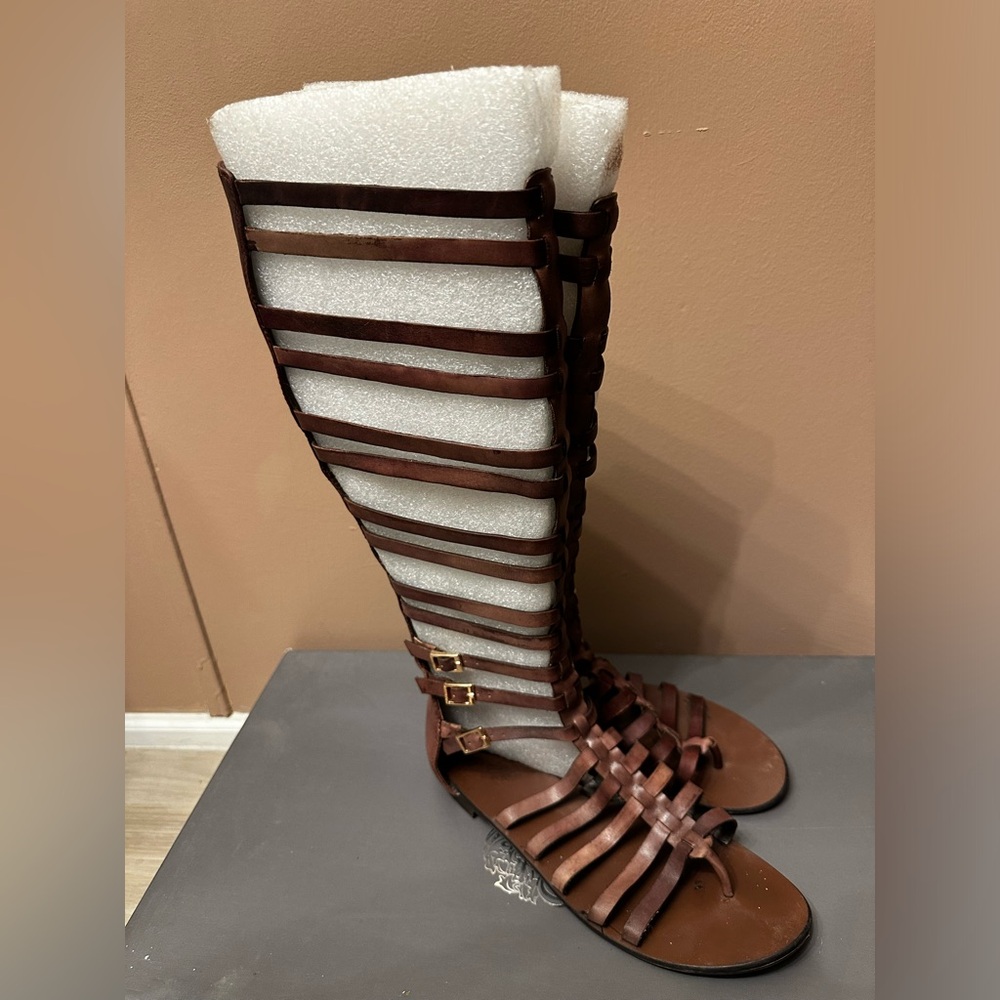 Vince Camuto Gladiator Sandals Size 8